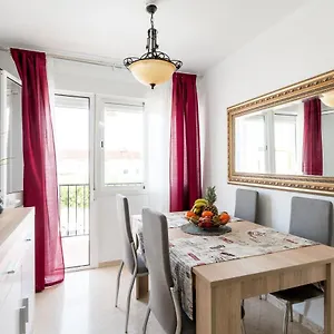 Piso 3 Hl A 10 De Sevilla, A 20 Del Aeropuerto De Sevilla Apartamento